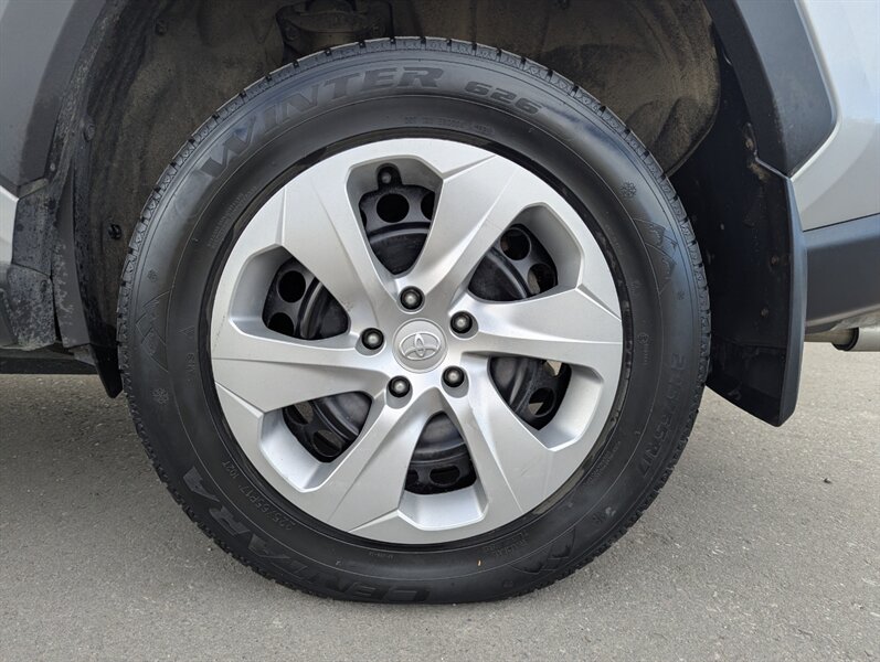 2022 Toyota RAV4 LE - Photo 40 - Calgary, AB T2B 2Y9