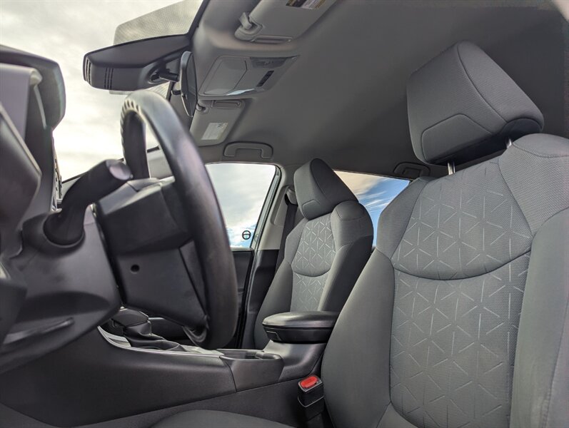 2022 Toyota RAV4 LE - Photo 13 - Calgary, AB T2B 2Y9