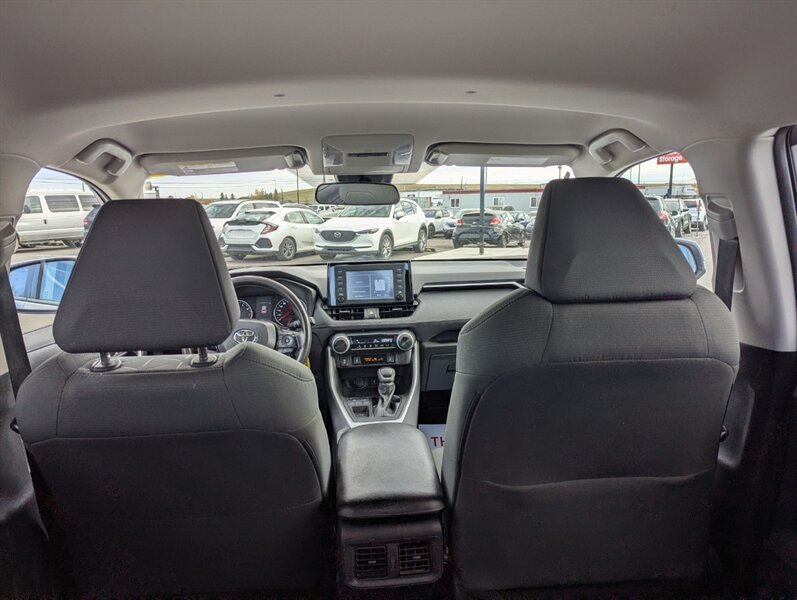 2022 Toyota RAV4 LE - Photo 34 - Calgary, AB T2B 2Y9