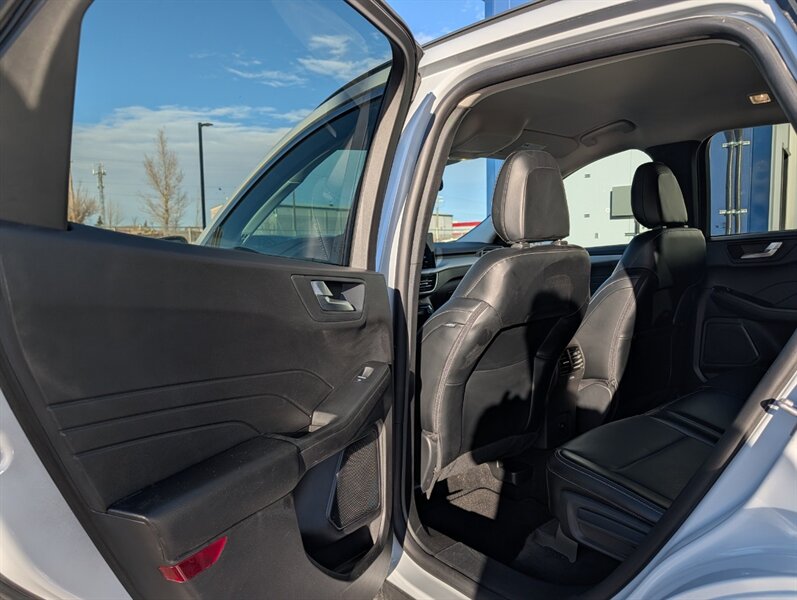 2025 Ford Escape Platinum - Photo 8 - Calgary, AB T2B 2Y9