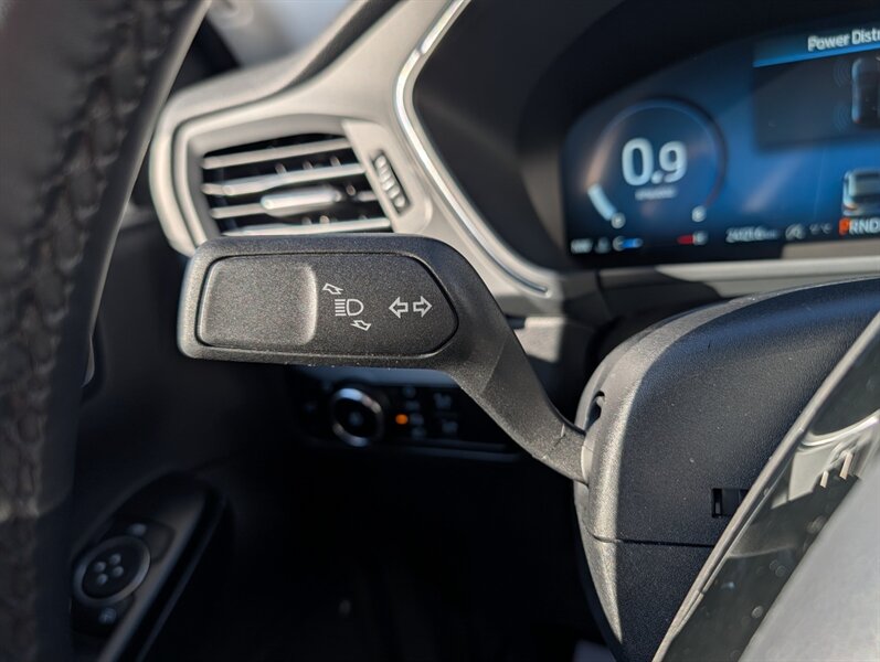 2025 Ford Escape Platinum - Photo 21 - Calgary, AB T2B 2Y9