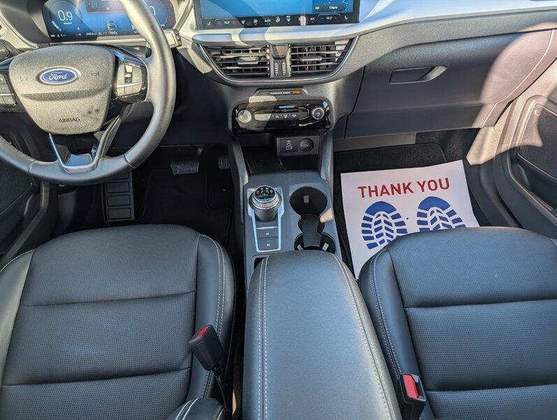 2025 Ford Escape Platinum - Photo 11 - Calgary, AB T2B 2Y9