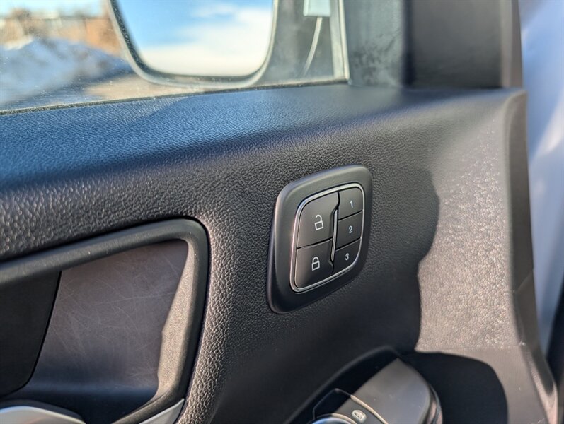 2025 Ford Escape Platinum - Photo 15 - Calgary, AB T2B 2Y9