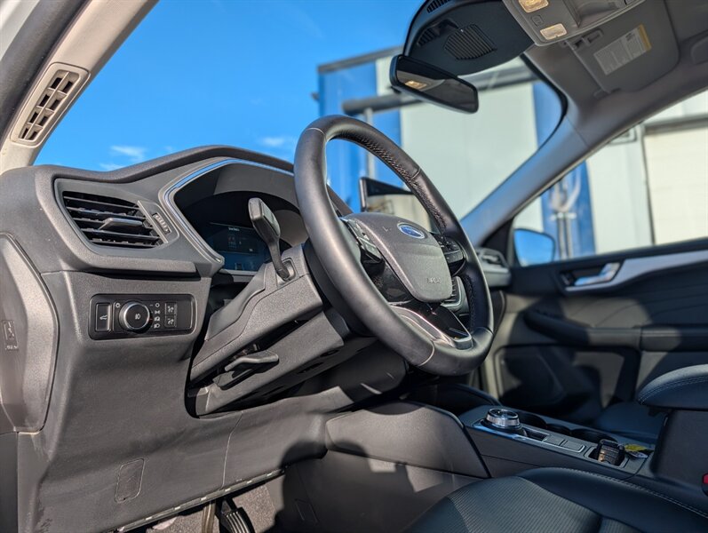 2025 Ford Escape Platinum - Photo 5 - Calgary, AB T2B 2Y9