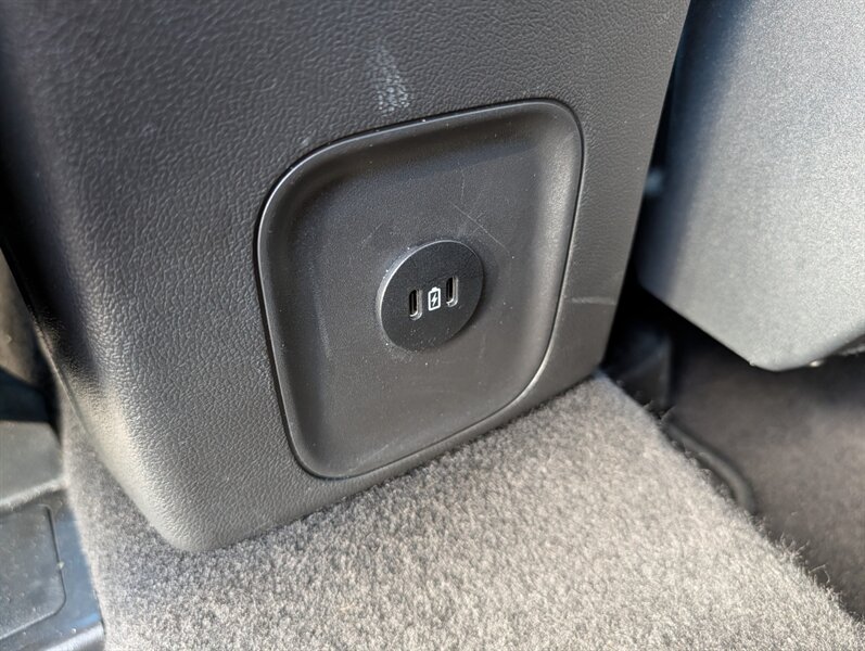 2025 Ford Escape Platinum - Photo 13 - Calgary, AB T2B 2Y9