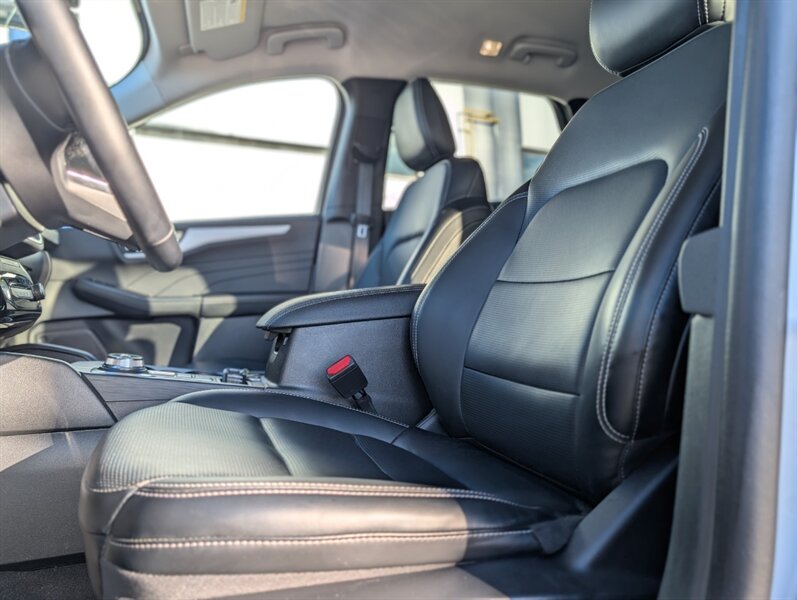2025 Ford Escape Platinum - Photo 6 - Calgary, AB T2B 2Y9
