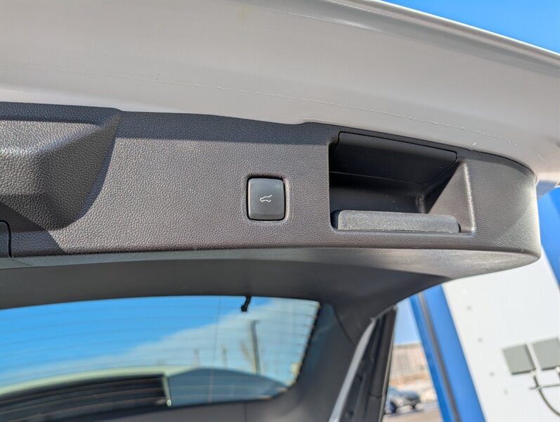 2025 Ford Escape Platinum - Photo 34 - Calgary, AB T2B 2Y9