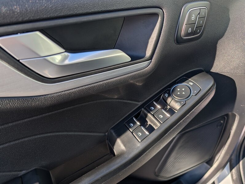 2025 Ford Escape Platinum - Photo 14 - Calgary, AB T2B 2Y9