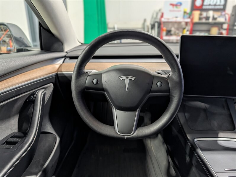 2022 Tesla Model 3 Long Range - Photo 14 - Calgary, AB T2B 2Y9
