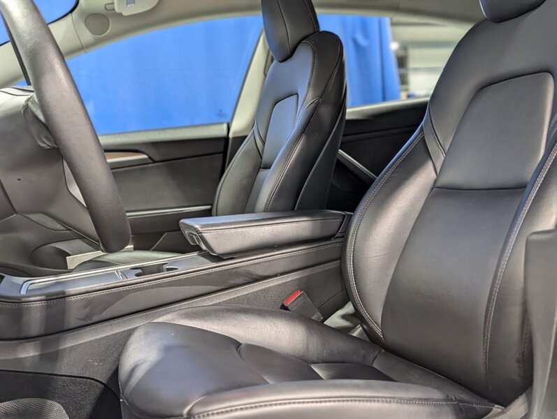 2022 Tesla Model 3 Long Range - Photo 9 - Calgary, AB T2B 2Y9