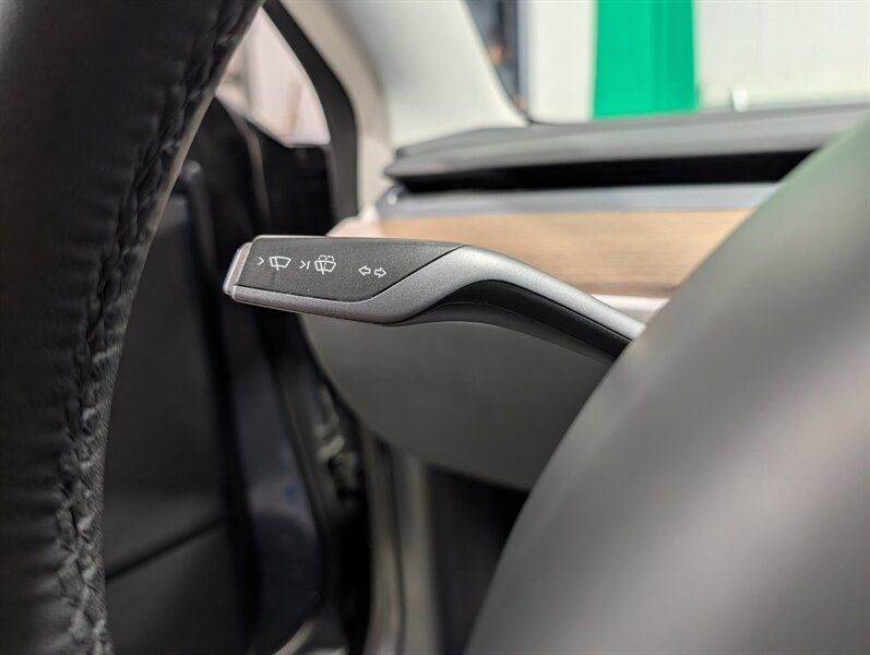 2022 Tesla Model 3 Long Range - Photo 26 - Calgary, AB T2B 2Y9