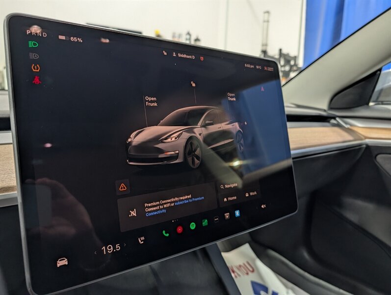 2022 Tesla Model 3 Long Range - Photo 28 - Calgary, AB T2B 2Y9