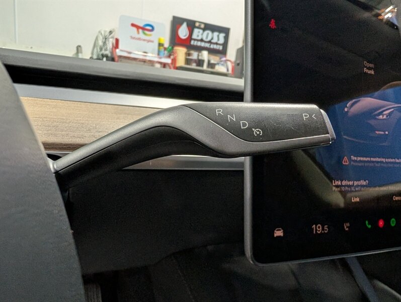 2022 Tesla Model 3 Long Range - Photo 27 - Calgary, AB T2B 2Y9