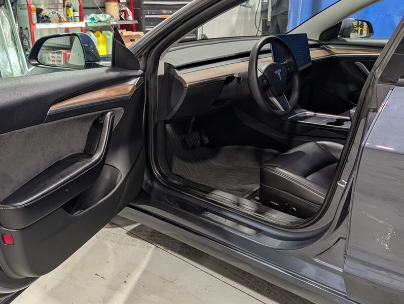 2022 Tesla Model 3 Long Range - Photo 7 - Calgary, AB T2B 2Y9