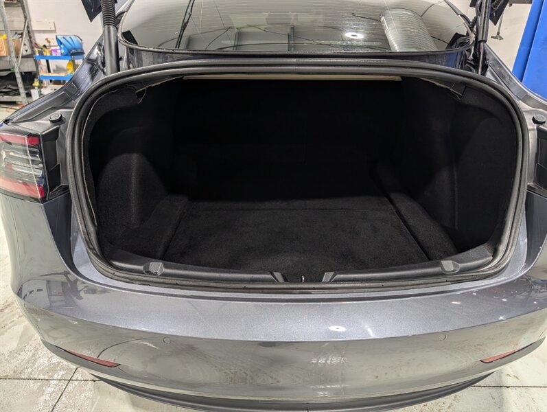 2022 Tesla Model 3 Long Range - Photo 16 - Calgary, AB T2B 2Y9