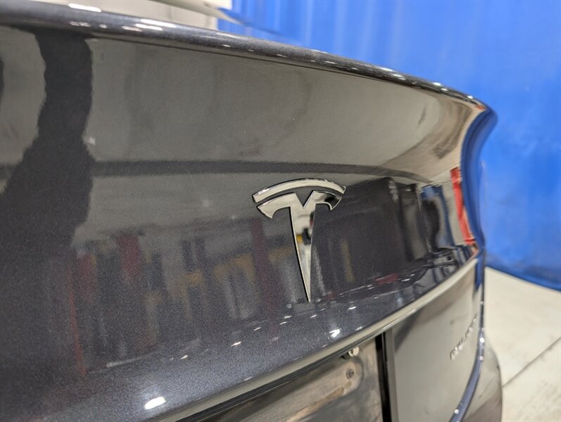 2022 Tesla Model 3 Long Range - Photo 20 - Calgary, AB T2B 2Y9