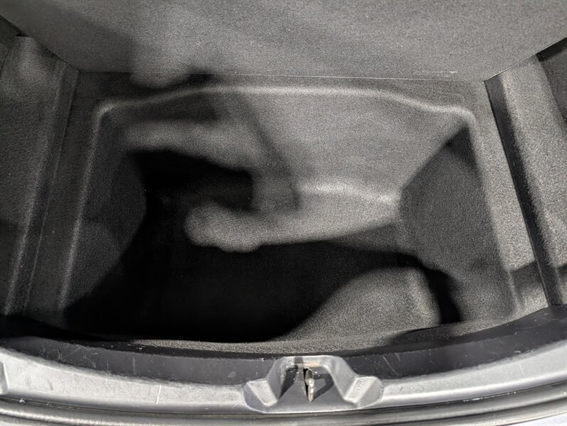 2022 Tesla Model 3 Long Range - Photo 17 - Calgary, AB T2B 2Y9