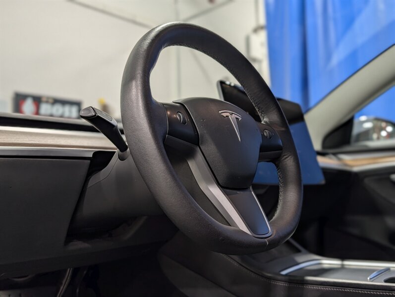 2022 Tesla Model 3 Long Range - Photo 8 - Calgary, AB T2B 2Y9