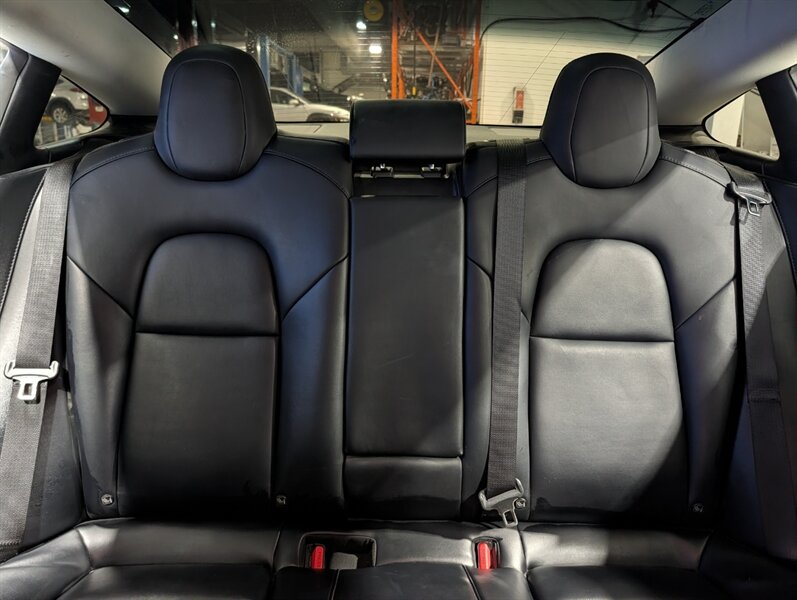 2022 Tesla Model 3 Long Range - Photo 32 - Calgary, AB T2B 2Y9