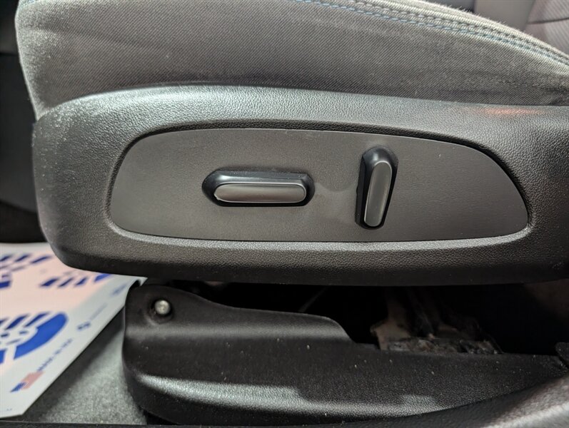 2017 Chevrolet Cruze LT Auto - Photo 16 - Calgary, AB T2B 2Y9