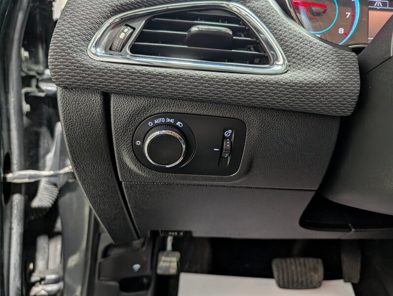 2017 Chevrolet Cruze LT Auto - Photo 17 - Calgary, AB T2B 2Y9