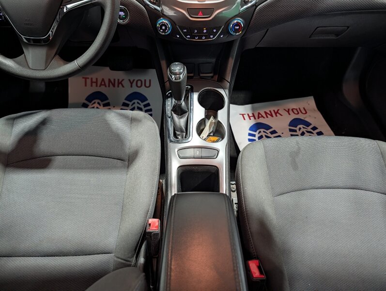 2017 Chevrolet Cruze LT Auto - Photo 13 - Calgary, AB T2B 2Y9