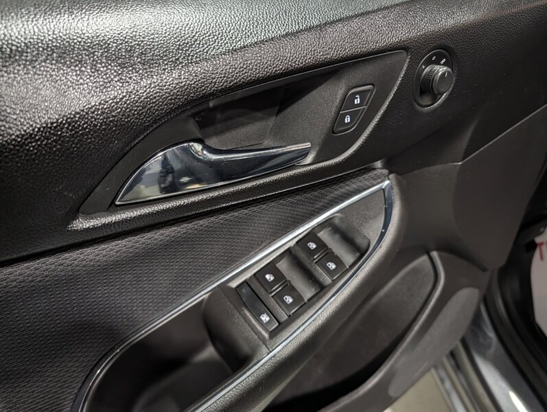 2017 Chevrolet Cruze LT Auto - Photo 15 - Calgary, AB T2B 2Y9