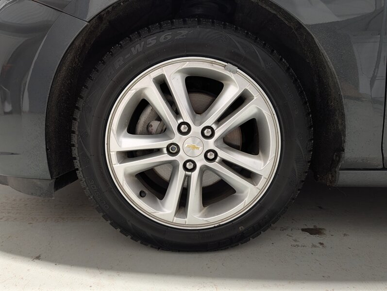 2017 Chevrolet Cruze LT Auto - Photo 33 - Calgary, AB T2B 2Y9