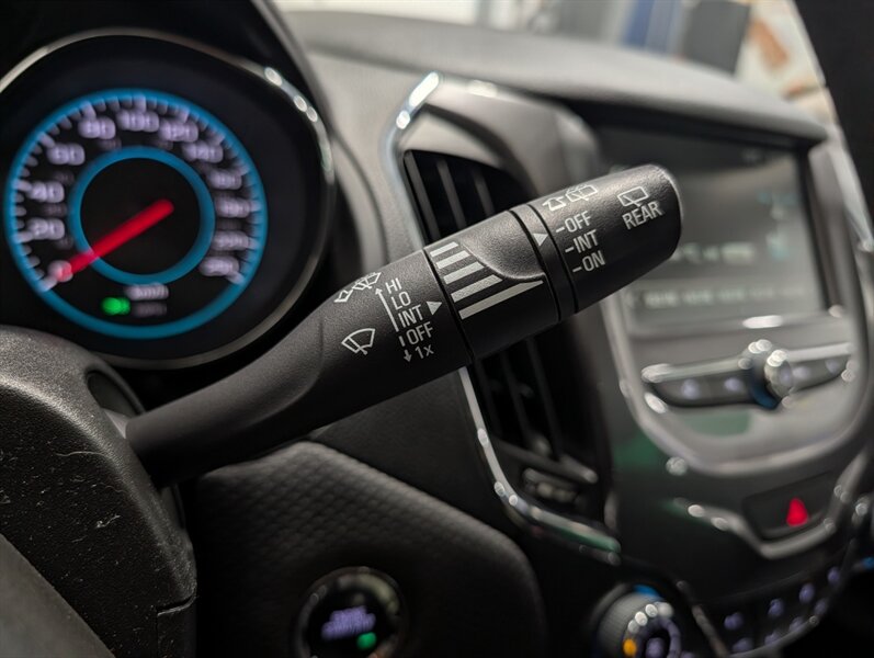 2017 Chevrolet Cruze LT Auto - Photo 21 - Calgary, AB T2B 2Y9