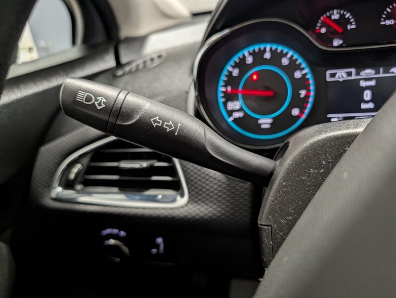 2017 Chevrolet Cruze LT Auto - Photo 22 - Calgary, AB T2B 2Y9