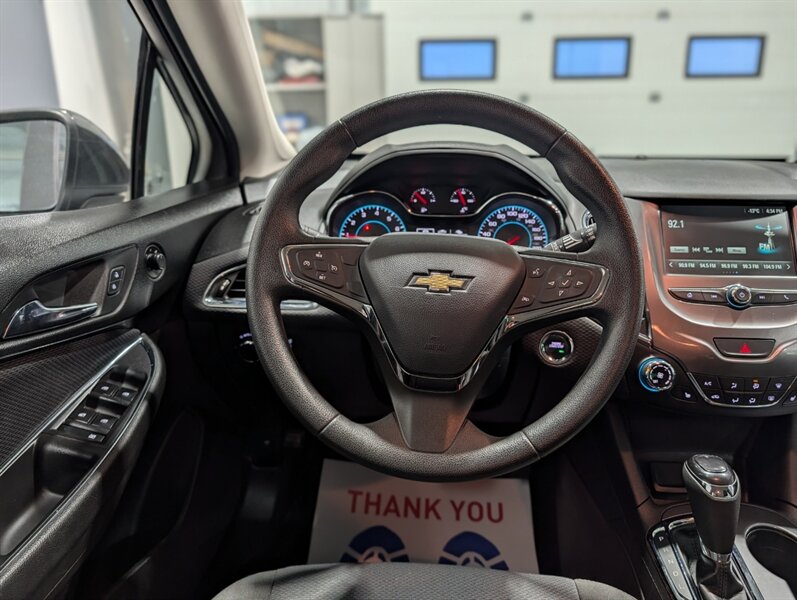 2017 Chevrolet Cruze LT Auto - Photo 14 - Calgary, AB T2B 2Y9