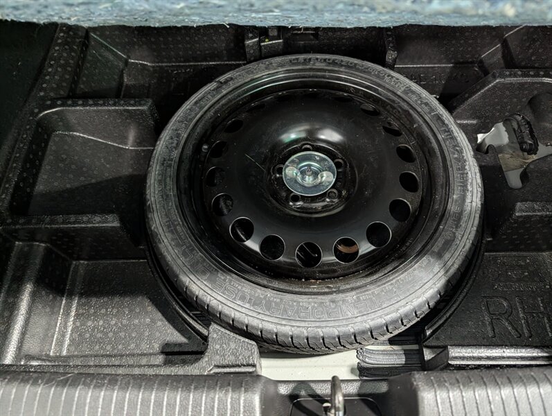 2017 Chevrolet Cruze LT Auto - Photo 32 - Calgary, AB T2B 2Y9