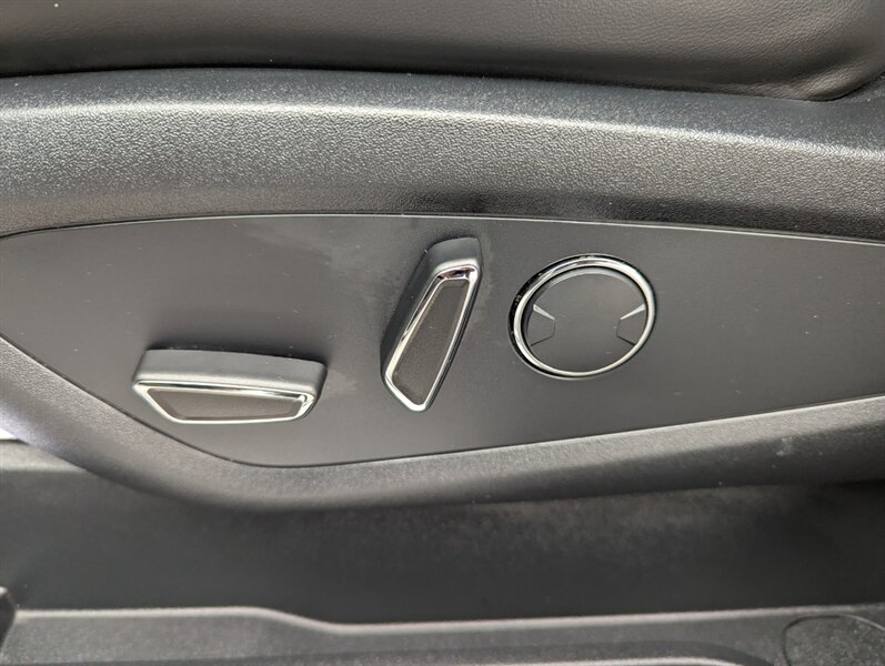 2017 Lincoln MKC Select   - Photo 11 - Calgary, AB T2B 2Y9