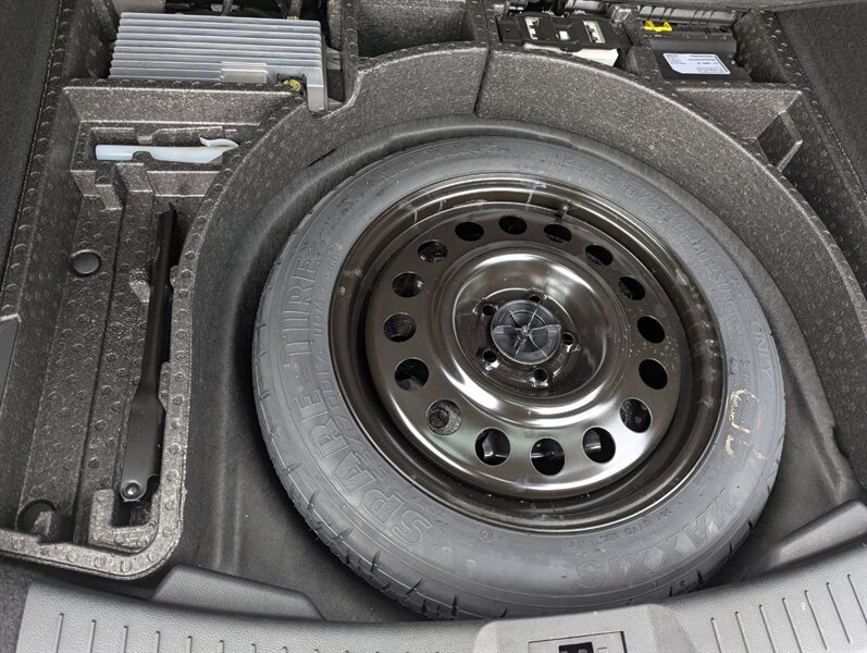 2017 Lincoln MKC Select   - Photo 39 - Calgary, AB T2B 2Y9