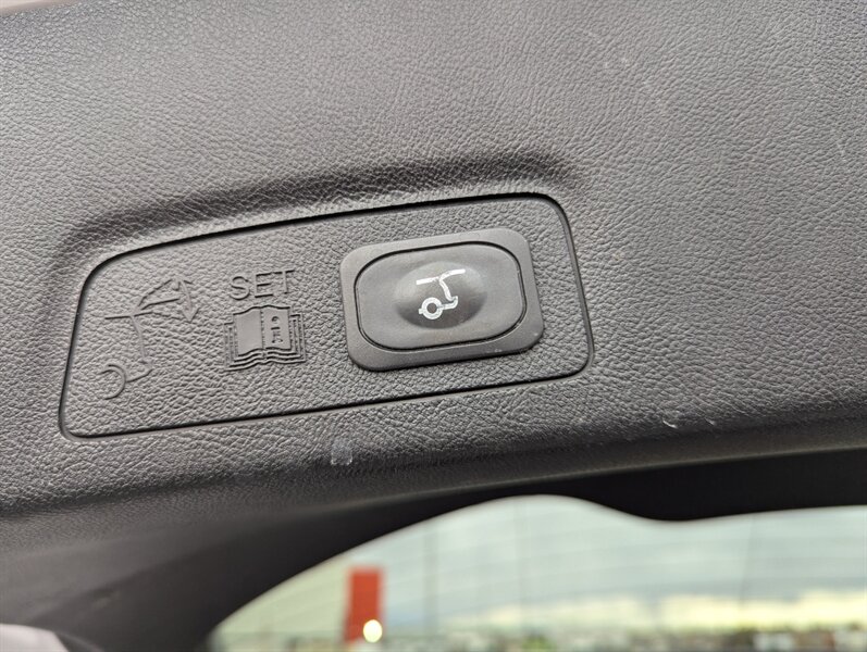 2017 Lincoln MKC Select   - Photo 38 - Calgary, AB T2B 2Y9