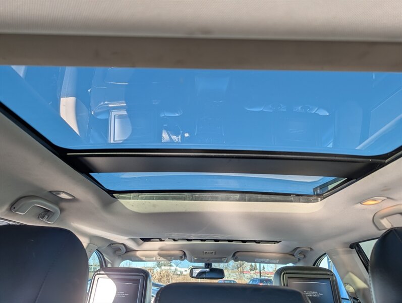 2017 Nissan Pathfinder Platinum - Photo 24 - Calgary, AB T2B 2Y9