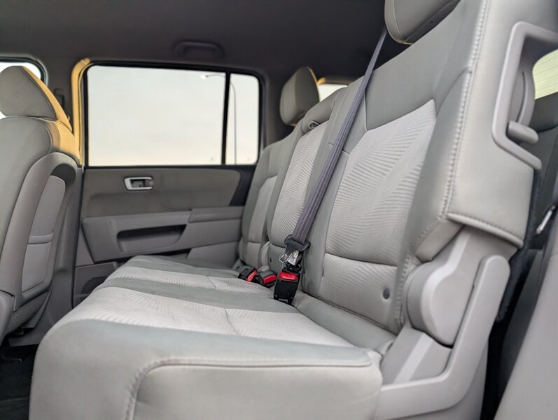 2013 Honda Pilot LX - Photo 12 - Calgary, AB T2B 2Y9