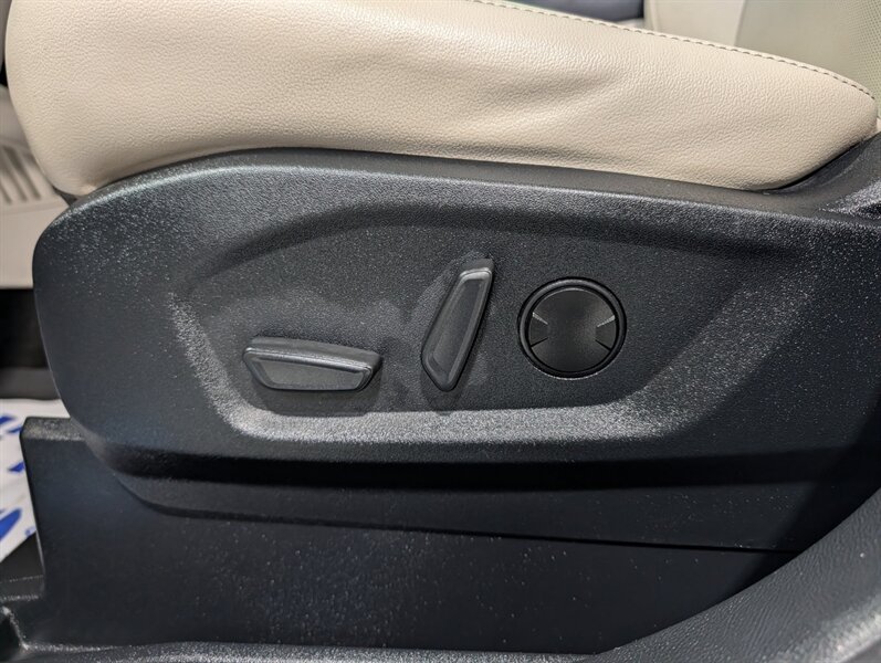 2020 Ford Edge Titanium - Photo 10 - Calgary, AB T2B 2Y9