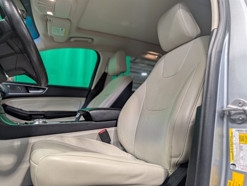 2020 Ford Edge Titanium - Photo 9 - Calgary, AB T2B 2Y9