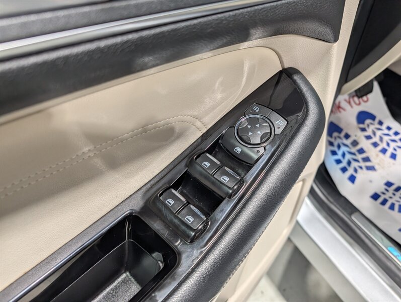 2020 Ford Edge Titanium - Photo 12 - Calgary, AB T2B 2Y9