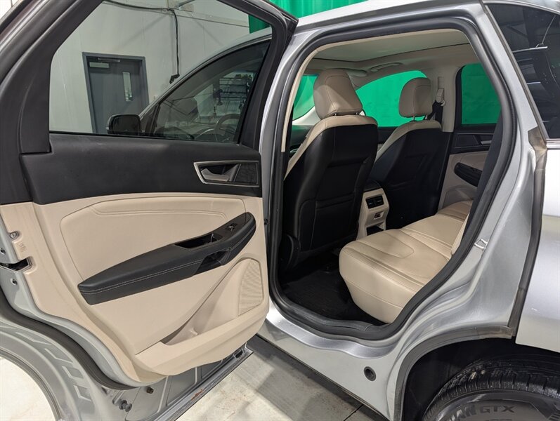 2020 Ford Edge Titanium - Photo 14 - Calgary, AB T2B 2Y9