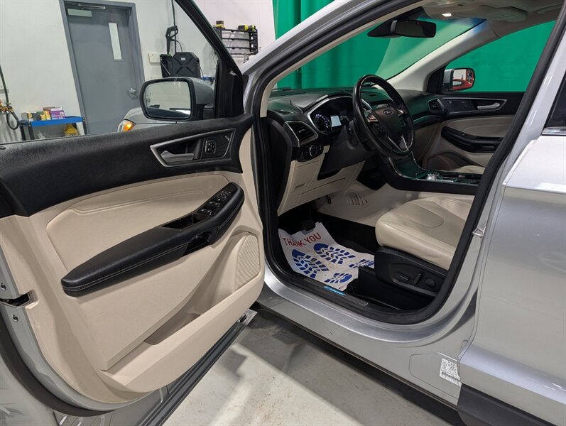 2020 Ford Edge Titanium - Photo 8 - Calgary, AB T2B 2Y9