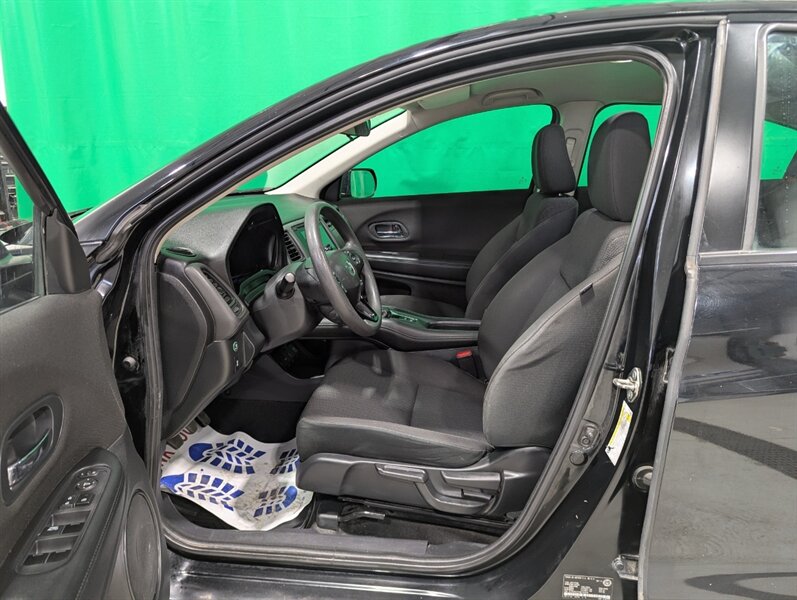 2017 Honda HR-V LX - Photo 8 - Calgary, AB T2B 2Y9