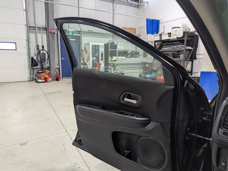 2017 Honda HR-V LX - Photo 13 - Calgary, AB T2B 2Y9