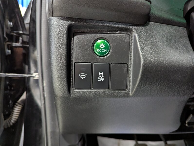 2017 Honda HR-V LX - Photo 10 - Calgary, AB T2B 2Y9