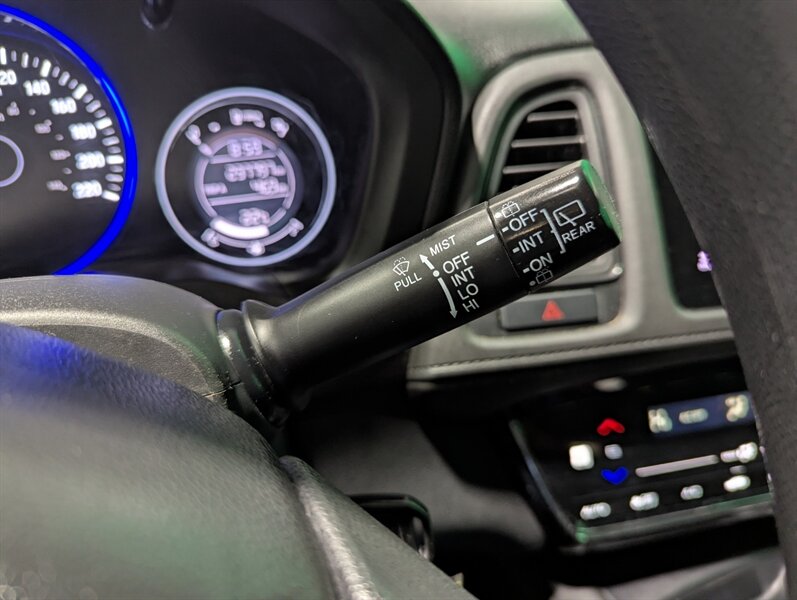 2017 Honda HR-V LX - Photo 18 - Calgary, AB T2B 2Y9