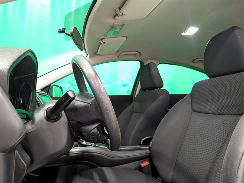 2017 Honda HR-V LX - Photo 12 - Calgary, AB T2B 2Y9