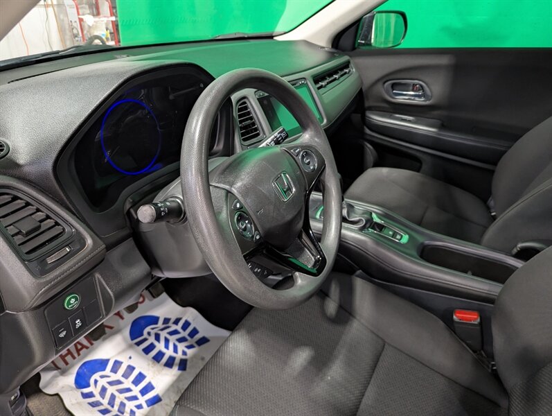 2017 Honda HR-V LX - Photo 11 - Calgary, AB T2B 2Y9