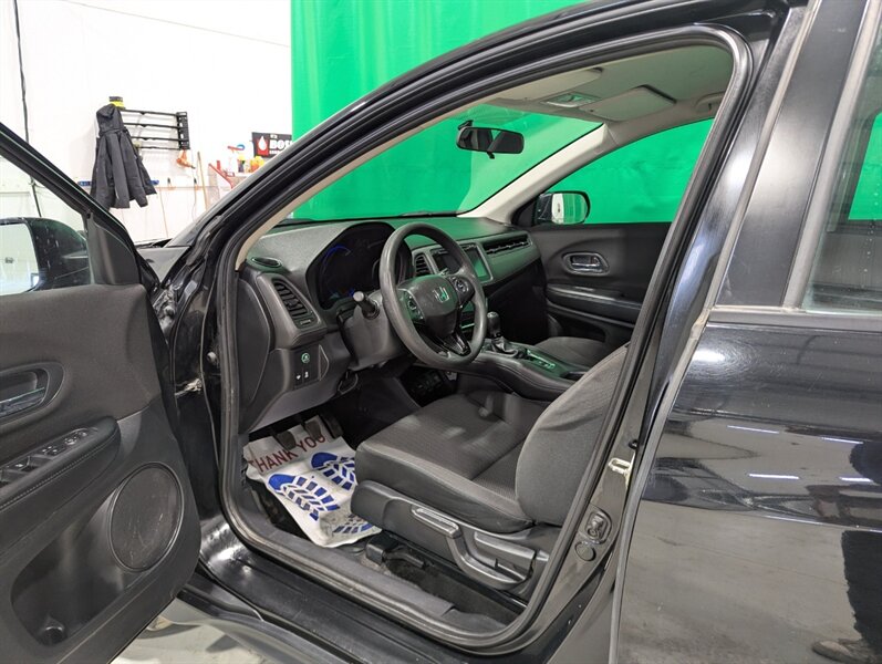 2017 Honda HR-V LX - Photo 7 - Calgary, AB T2B 2Y9