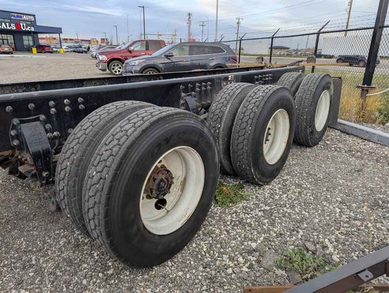 2016 Peterbilt 365 - Photo 8 - Calgary, AB T2B 2Y9